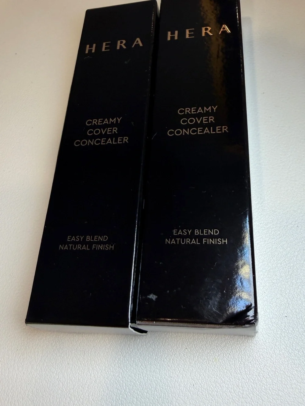 HERA Creamy Cover Concealer 7.5g. Color beige and porcelain